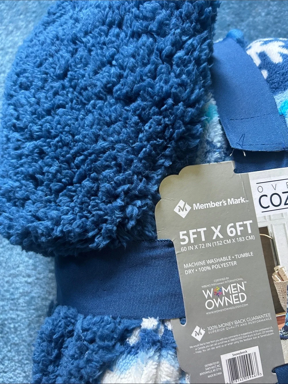 Member's Mark Oversized Cozy Throw - Navy & White Snowflake